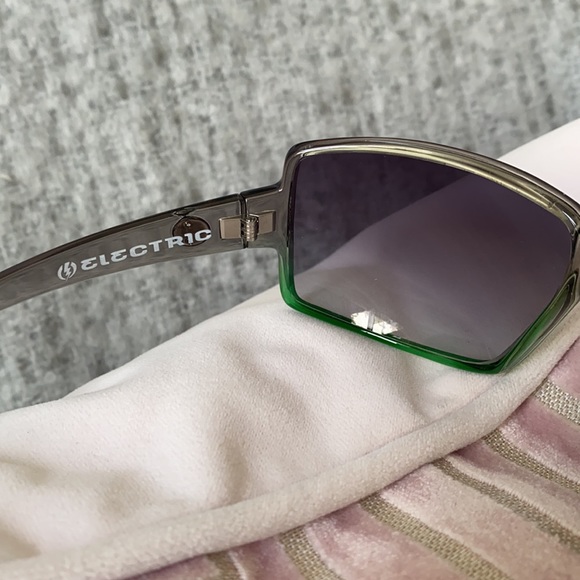 Volcom sunglasses - Picture 4 of 9